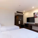 Journeyhub Sukhumvit 26, Bangkok - Formerly St James Hotel