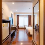 Journeyhub Sukhumvit 26, Bangkok - Formerly St James Hotel