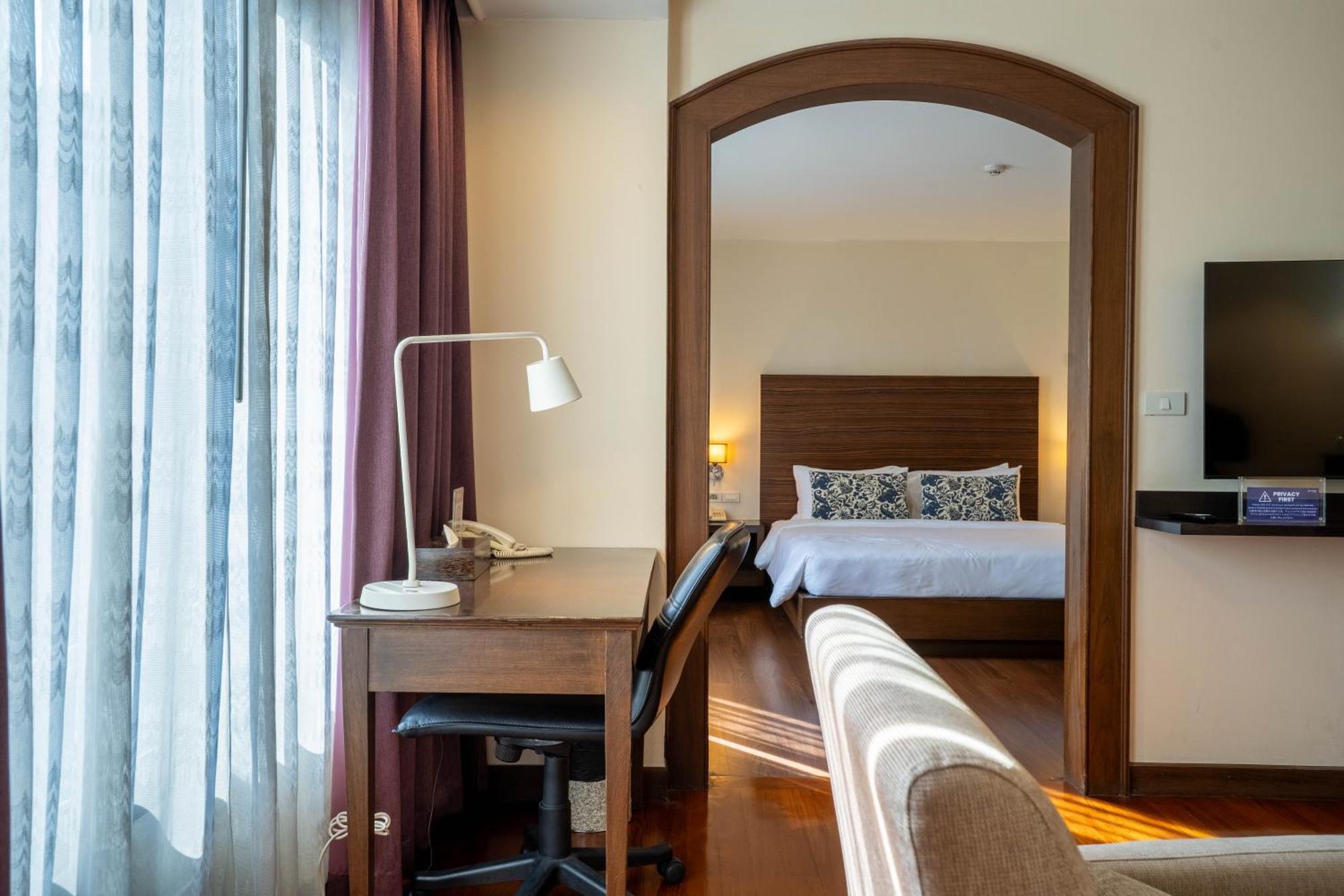 Journeyhub Sukhumvit 26, - Formerly St Hotel Bangkok