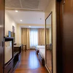 Journeyhub Sukhumvit 26, Bangkok - Formerly St James Hotel